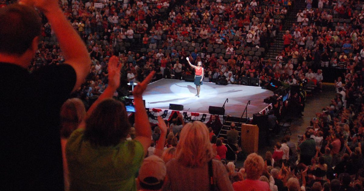 crowd and stage 2012 FreePAC FL443-L